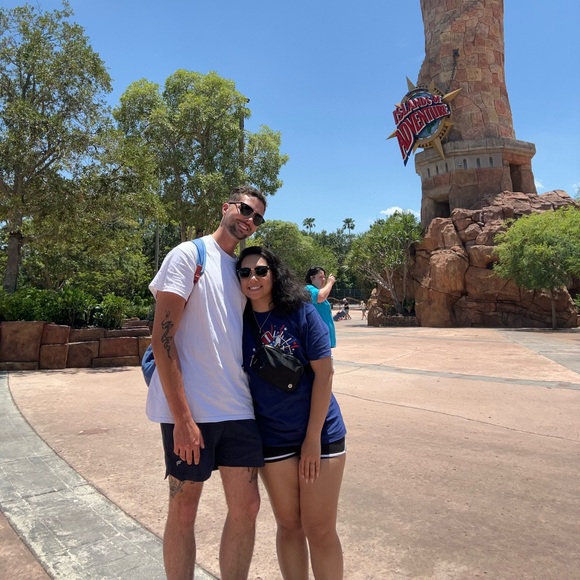 Hi, welcome to my closet! ☺️✨ - Picture 2 of 4